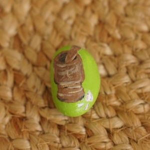 El Pilon - Beautiful hand-painted tiny magnet.